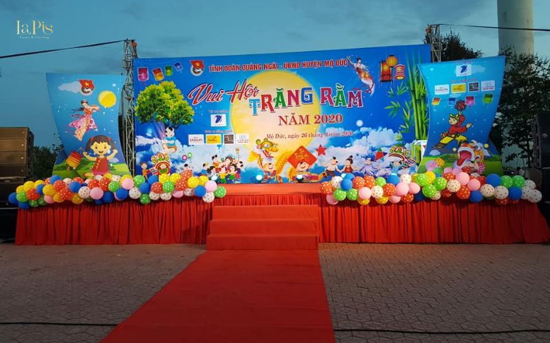 Trang trí sân khấu Trung Thu ngoài trời